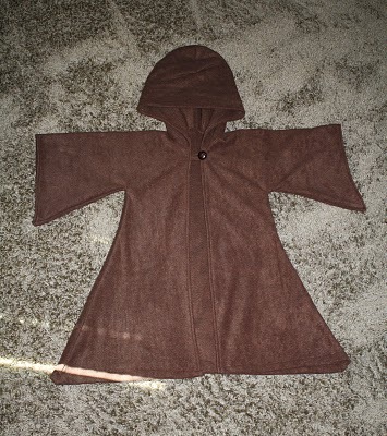 DIY jedi robe courtesy of Crafter-bayberrycreek.blogspot.com. Star Wars Birthday Party Ideas